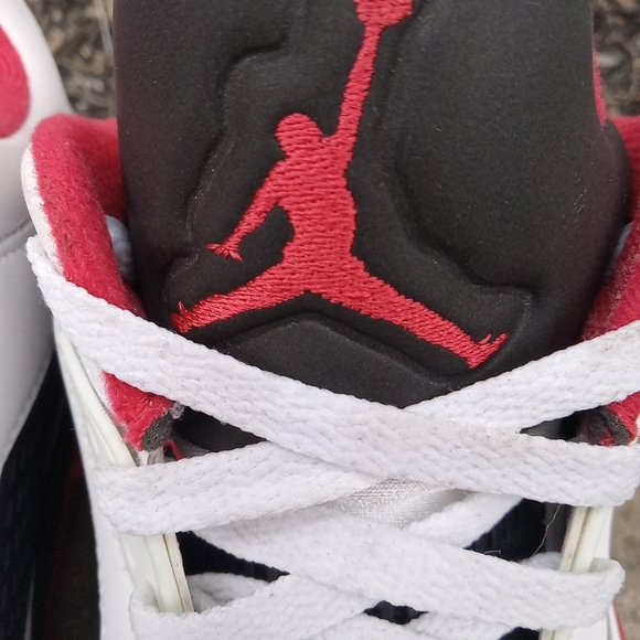 Nike Men’s White Black Red Athletic Sneakers - Picture 9 of 10